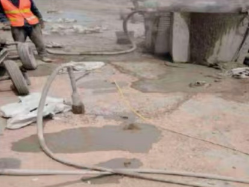 博乐水泥混凝土路面板底注浆技术 路面脱空注浆整治方案