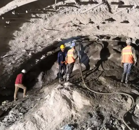 博乐拱顶带模注浆料的施工流程及注意事项